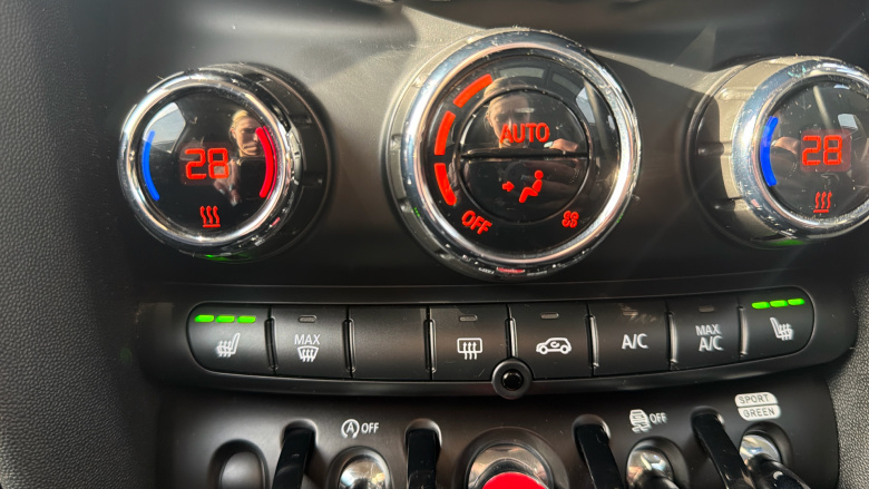 MINI Hatchback 1.5 Cooper Classic 3dr Auto Petrol Hatchback